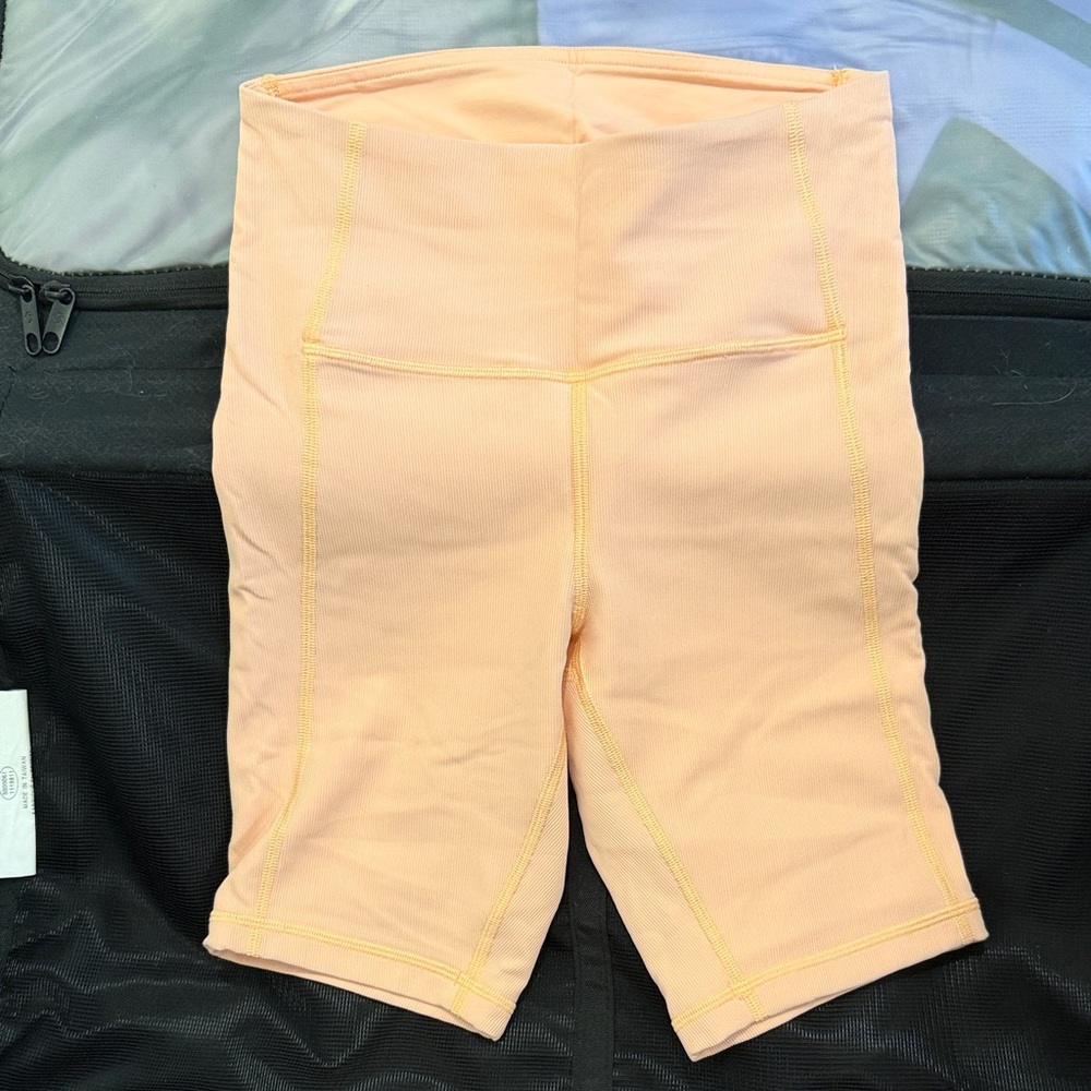 Lululemon Ribbed Contoured High-Rise Short 8” Size 4 Malibu Peach Brand New